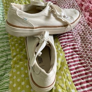 Toms off white women’s sneaker casual shoes 8.5